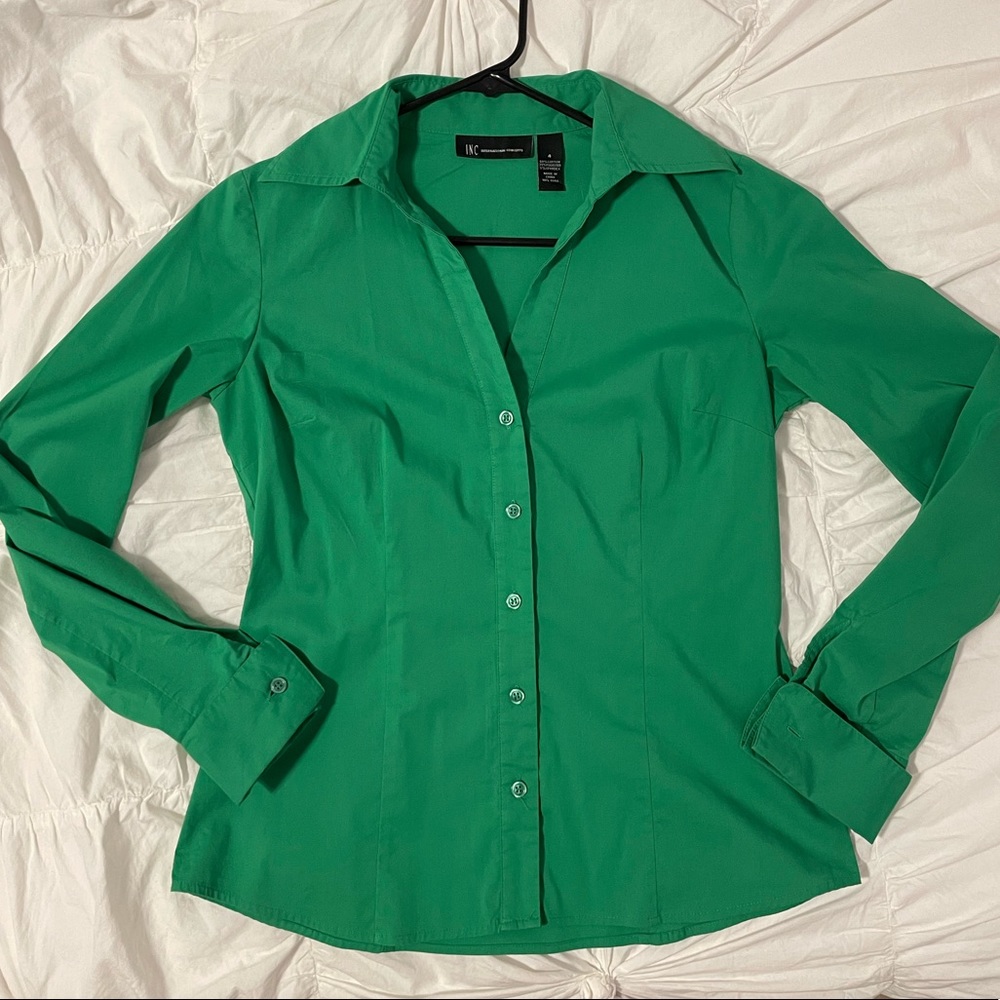 INC fitted Kelly green button up shirt